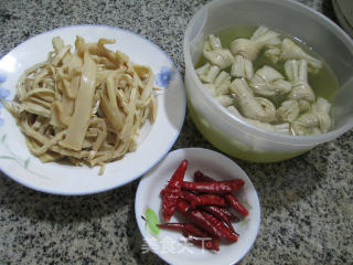 水笋烧豆结的做法步骤：1