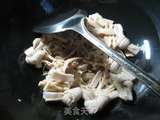 水笋烧豆结的做法步骤：4