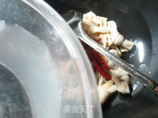 水笋烧豆结的做法步骤：5