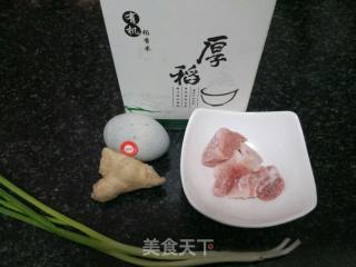 皮蛋瘦肉粥的做法步骤：1