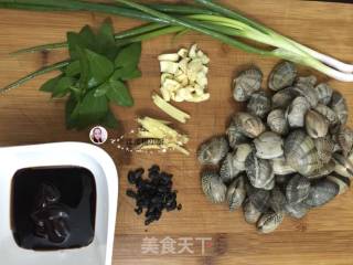 酱鼓炒花甲王的做法步骤：2