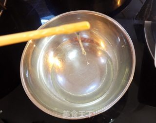 冰糖葫芦(大冰塘变身小冰糖窍门)的做法步骤：10