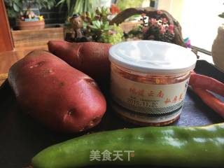 剁椒洋芋的做法步骤：1