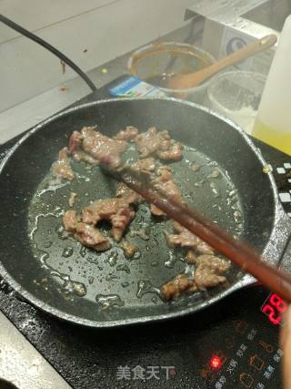 番茄滑蛋牛肉的做法步骤：1