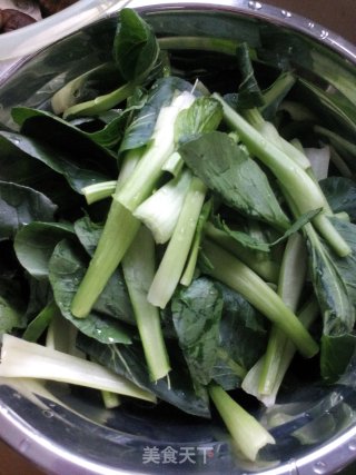 香菇油菜的做法步骤：1