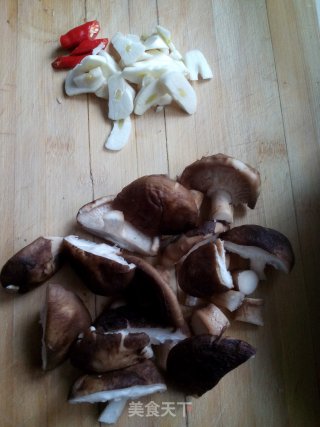 香菇油菜的做法步骤：2