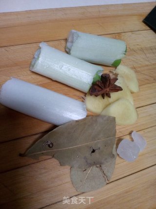 西红柿炖牛腩的做法步骤：3