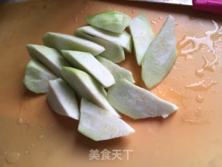 昂刺鱼丝瓜汤的做法步骤：7