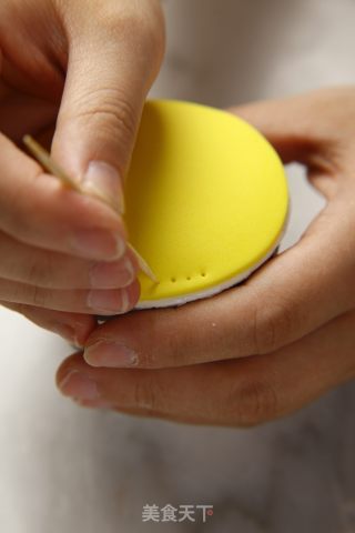 翻糖杯子蛋糕制作步骤的做法步骤：1