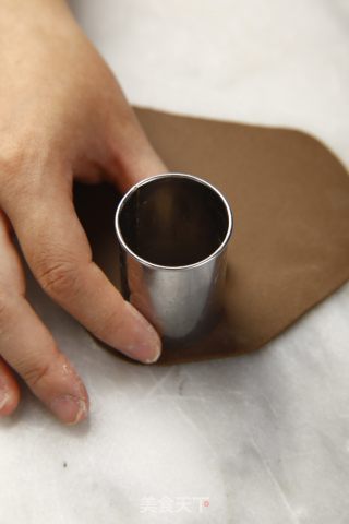 翻糖杯子蛋糕制作步骤的做法步骤：3