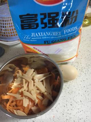 鸡蛋蔬菜饼的做法步骤：2