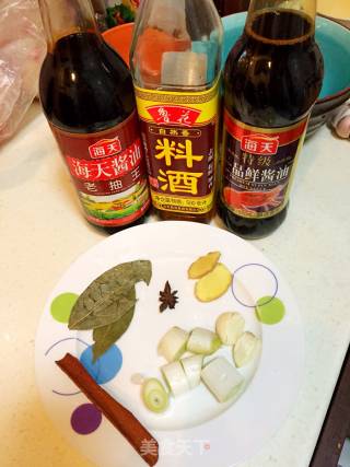 排骨炖豆角的做法步骤：1