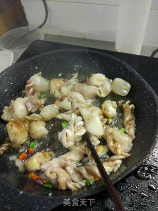 煎酿尖椒焖鱼泡的做法步骤：4