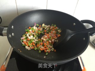 咖喱鸡丁炒饭的做法步骤：4