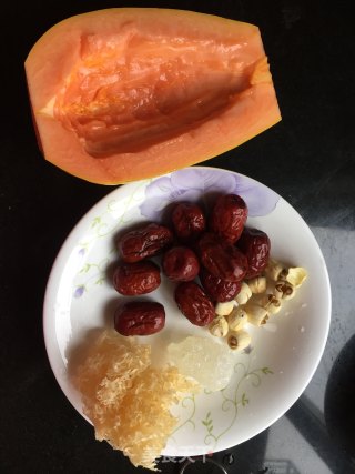银耳木瓜美容羹的做法步骤：1