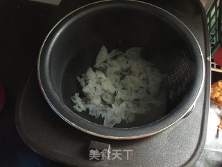 银耳木瓜美容羹的做法步骤：4