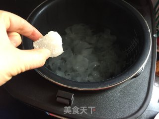 银耳木瓜美容羹的做法步骤：5