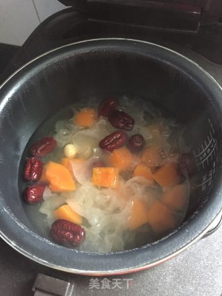 银耳木瓜美容羹的做法步骤：7
