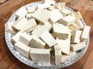 芹菜炒豆腐的做法步骤：2