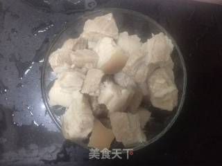 芋头烧五花肉的做法步骤：4