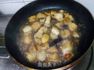 芋头烧五花肉的做法步骤：12