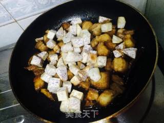 芋头烧五花肉的做法步骤：13