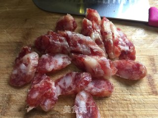 鹅肝腊肠煲仔饭的做法步骤：3