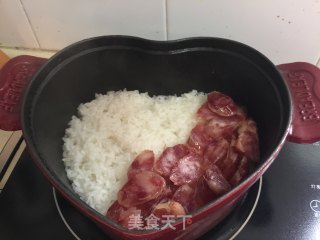 鹅肝腊肠煲仔饭的做法步骤：4