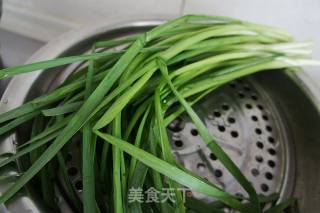 海米韭菜鹅蛋馅饺子的做法步骤：2