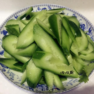 青瓜肉片炒蛋#肉肉厨#肉肉厨的做法步骤：2