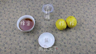 自制蜂蜜柠檬茶的做法步骤：1
