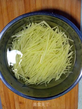 酸辣土豆丝的做法步骤：2