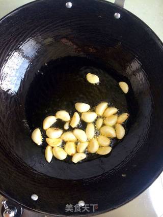 金蒜黑椒牛肉粒的做法步骤：8