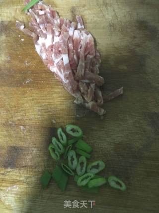 黄花炒肉丝的做法步骤：3