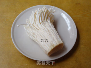 剁椒炒金针菇的做法步骤：1