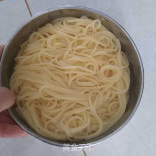 煎玉米面条的做法步骤：2