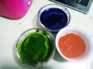 彩色水饺的做法步骤：1