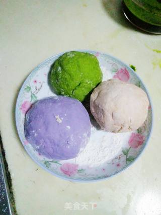 彩色水饺的做法步骤：2