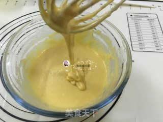 戚风拉花杯子蛋糕的做法步骤：7