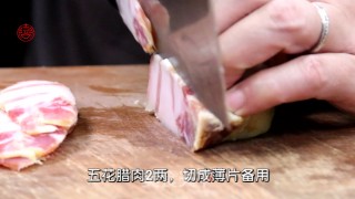 麻辣鲜香的【手撕花菜】的做法步骤：2