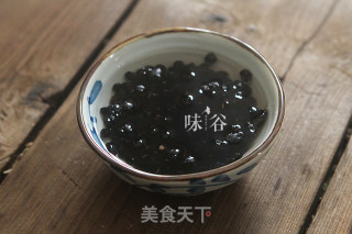 莲藕黑豆煲鲶鱼汤的做法步骤：2