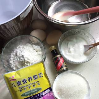 无油酸奶烟囱蛋糕的做法步骤：1