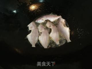 煎煮剥皮鱼的做法步骤：3