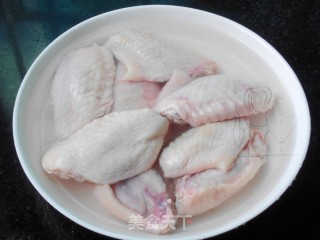 豆豉蒸鸡翅的做法步骤：1
