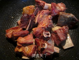 寒冬来临冻成狗 羊排火锅正当时的做法步骤：2