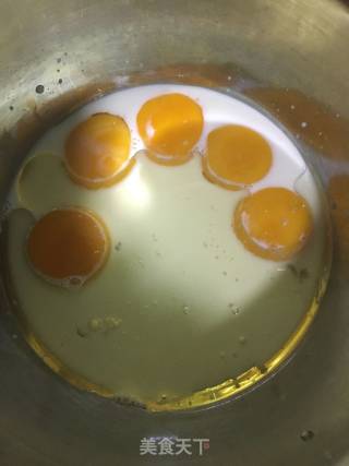 戚风蛋糕卷的做法步骤：3