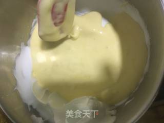 戚风蛋糕卷的做法步骤：11