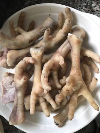 蒜子眉豆花生鸡脚老火汤的做法步骤：5