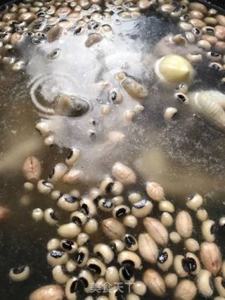 蒜子眉豆花生鸡脚老火汤的做法步骤：7