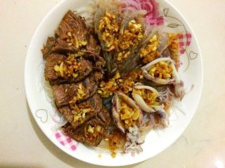 蒜蓉粉丝蒸三鲜的做法步骤：6